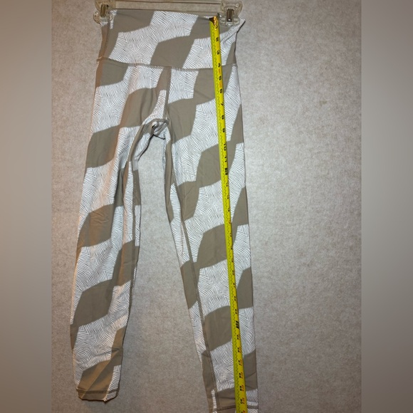 Aerie Chill Play Move High Waisted Geometic White Beige Tan Legging Size Small - Picture 4 of 11